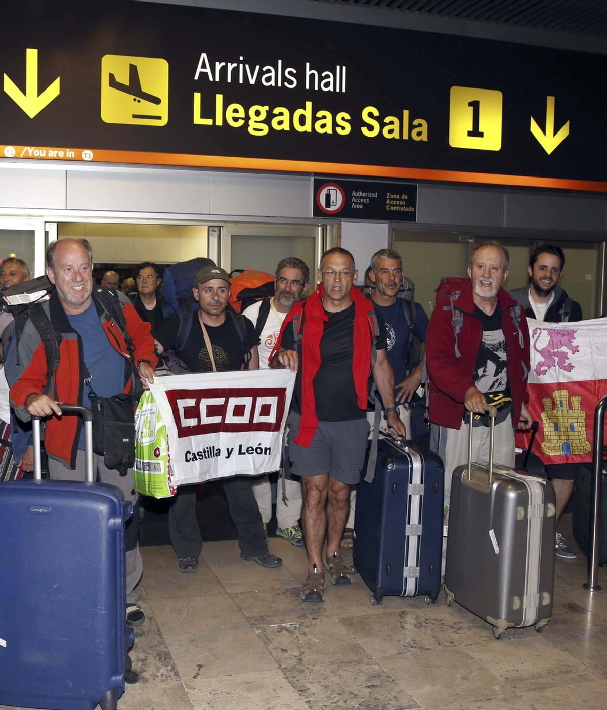 Regresan a España desde Katmandú 21 turistas de un viaje organizado por el ateneo de CCOO Castilla y León
