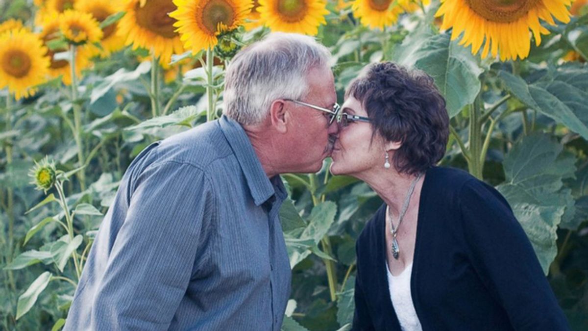 Planta seis kilómetros y medio de girasoles en homenaje a su mujer fallecida de cáncer