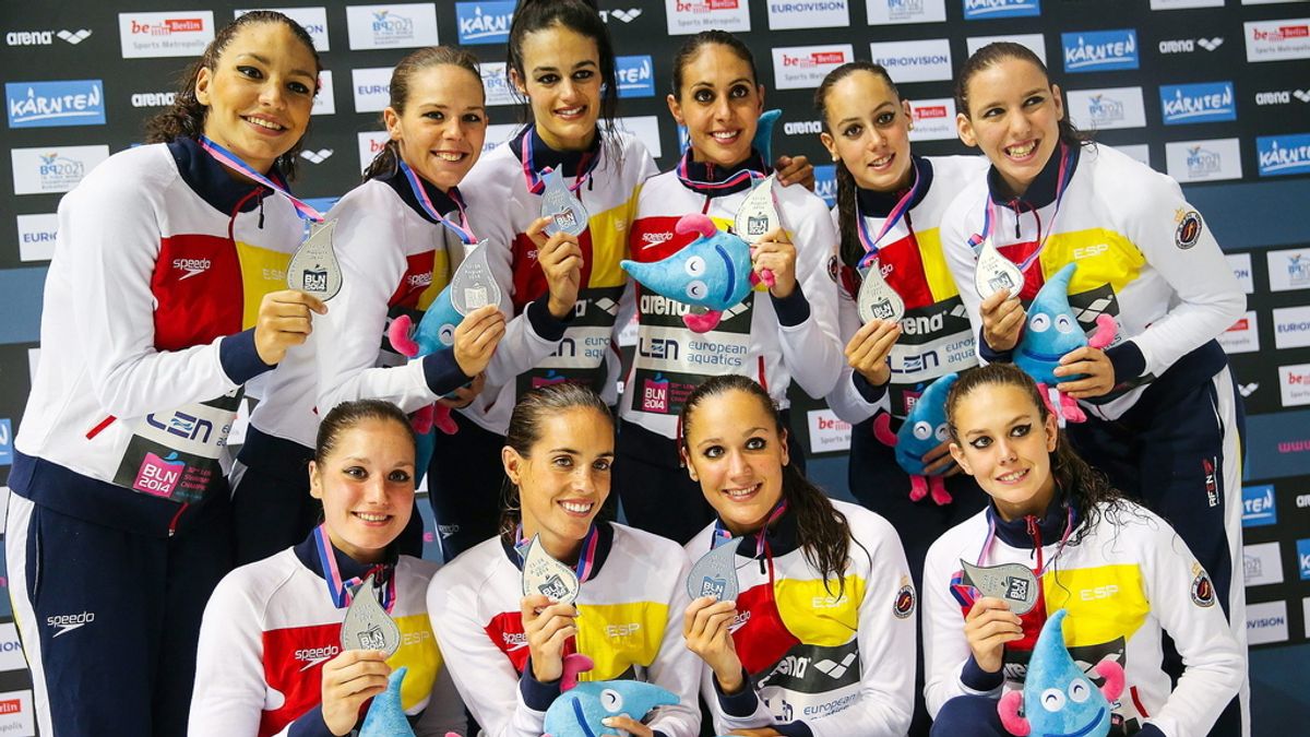 La selección española de sincronizada, con la medalla de plata