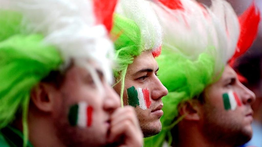 El desafío de España se juega en la grada