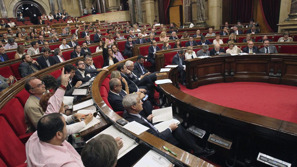 El Parlamento de Cataluña vota una resolución para impulsar el referéndum del 9-N