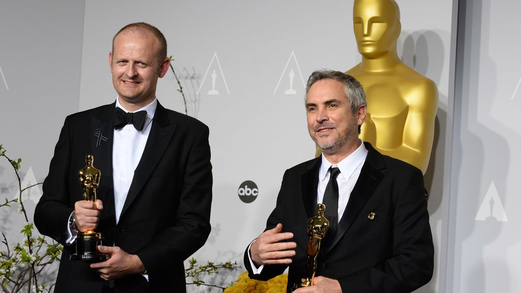 Alfonso Cuaron y Mark Sanger reciben el Oscar a mejor montaje por 'Gravity'