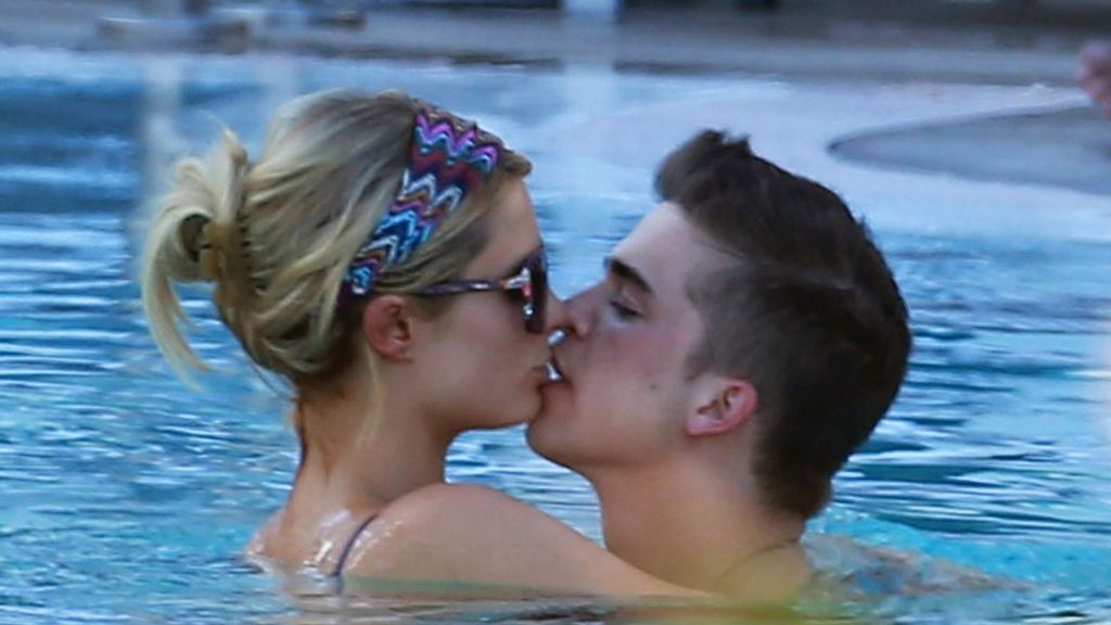 Paris Hilton y su novio, el modelo español River Viiperi
