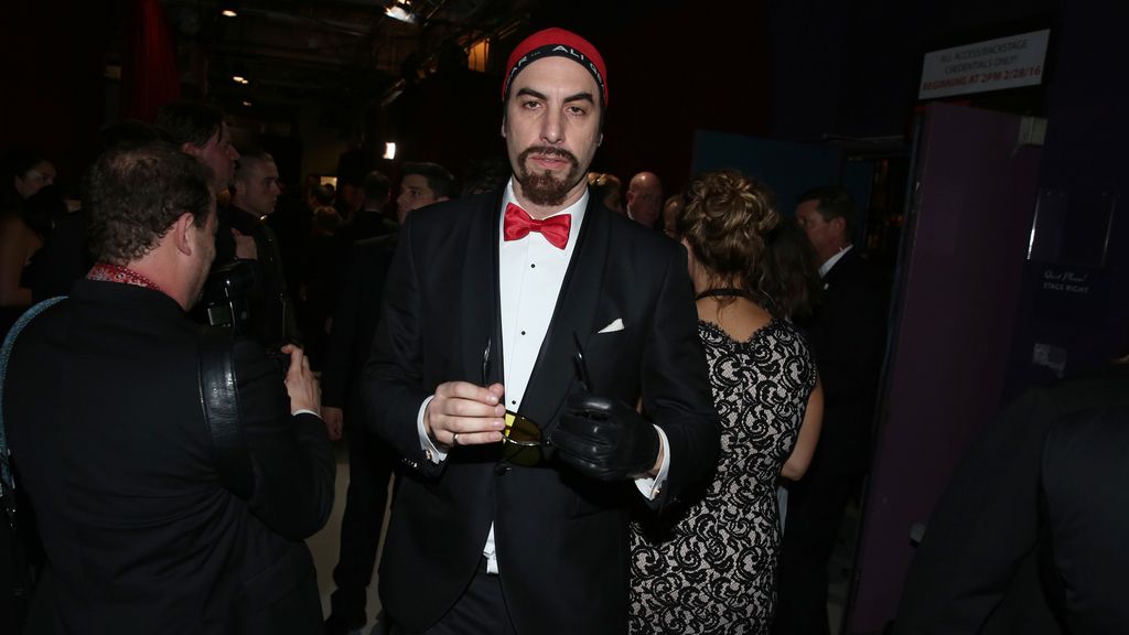 Sacha Baron Cohen puso su nota de humor en la ceremonia de los Óscar