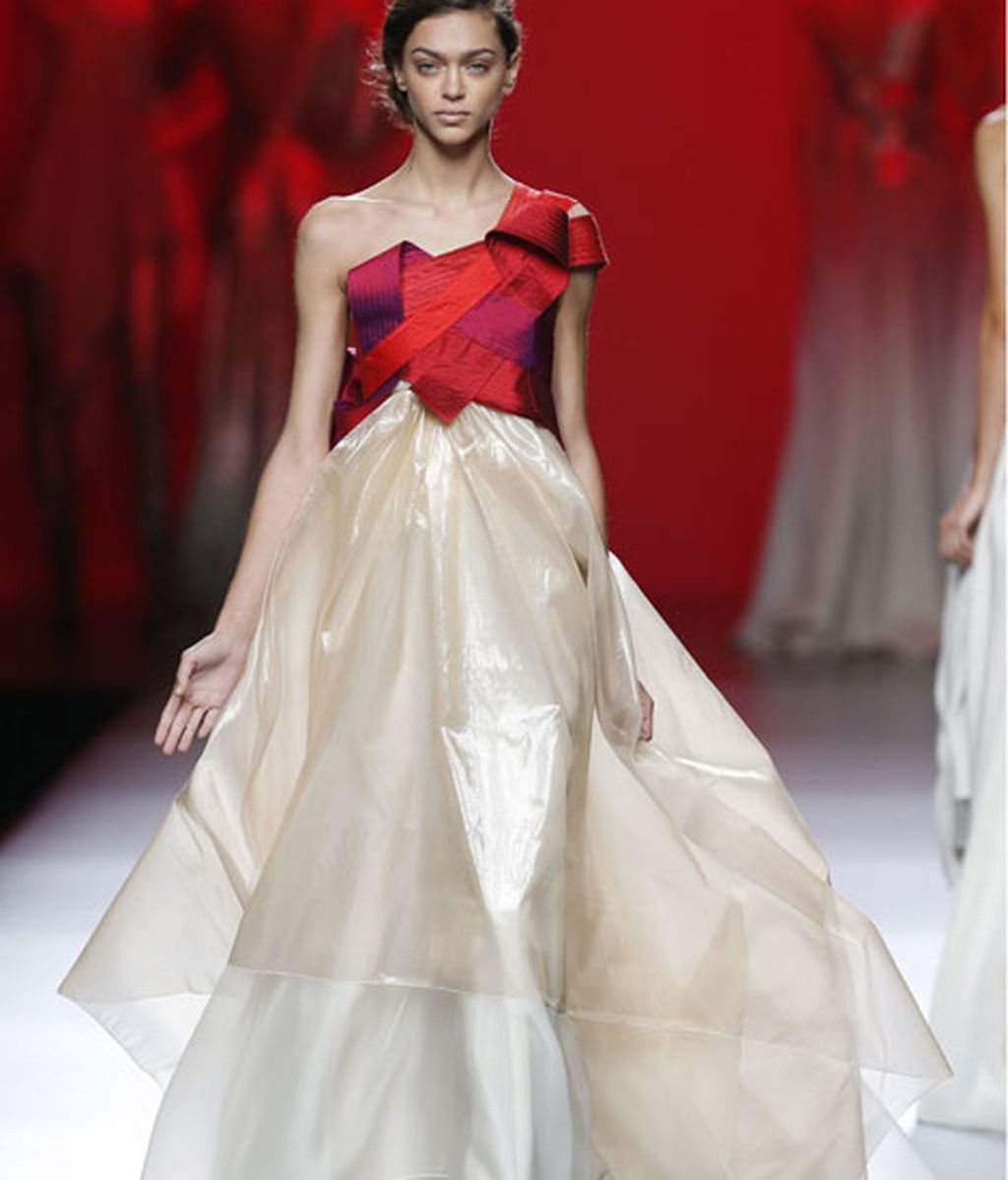 La técnica del Kinbaku-bi remata la colección