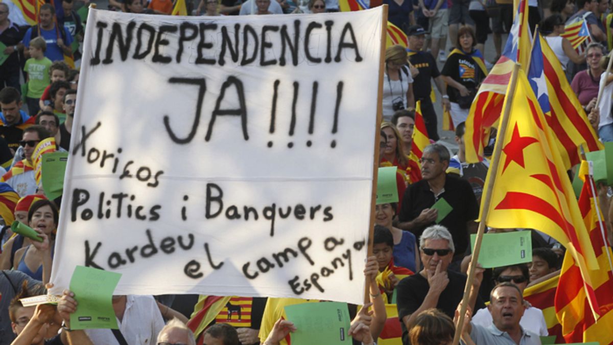 Miles de catalanes participan en el centro de Barcelona en una manifestación independentista bajo el eslogan "Cataluña, nuevo Estado de Europa"