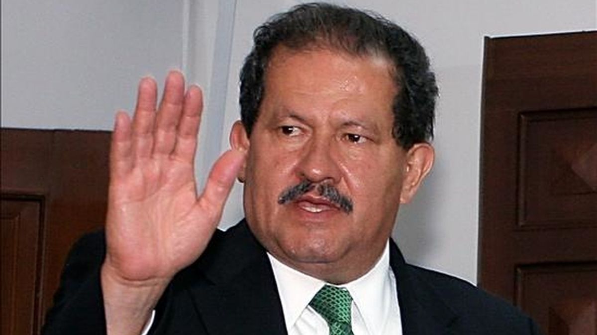 El vicepresidente electo de Colombia, Angelino Garzón, dijo hoy que se le exige a la guerrilla "que deje en libertad a todas las personas secuestradas sin condiciones, cesar la práctica del secuestro, del terrorismo y de las minas antipersonales". EFE/Archivo El vicepresidente electo de Colombia, Angelino Garzón, dijo hoy que se le exige a la guerrilla "que deje en libertad a todas las personas secuestradas sin condiciones, cesar la práctica del secuestro, del terrorismo y de las minas antipersonales". EFE/Archivo