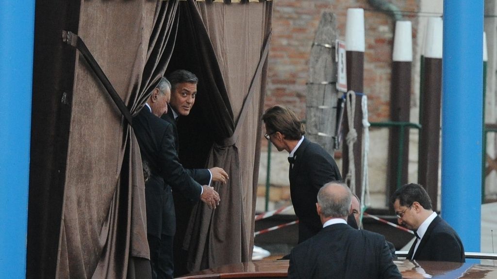 George Clooney y Amal Alamuddin junto a los invitados el día de su boda