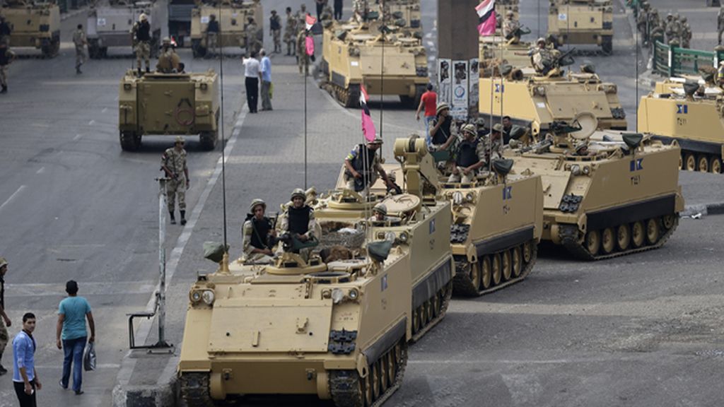 El caos y los episodios de violencia se apoderan de El Cairo