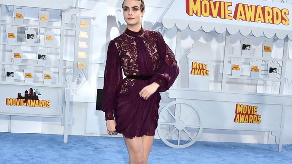 Cara Delevingne convierte en oro todo lo que toca