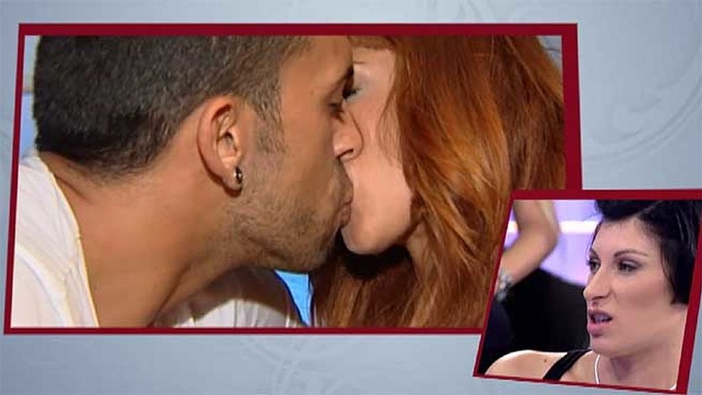 Un beso con 'lengua dura'