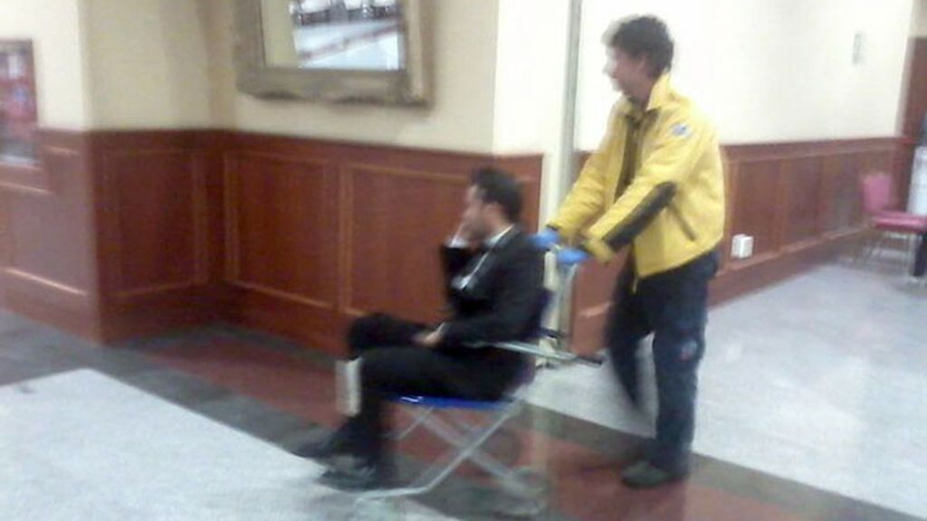 Bayona acaba los Goya en el hospital