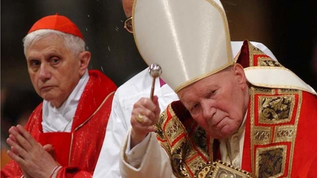 Benedicto XVI renuncia a su papado