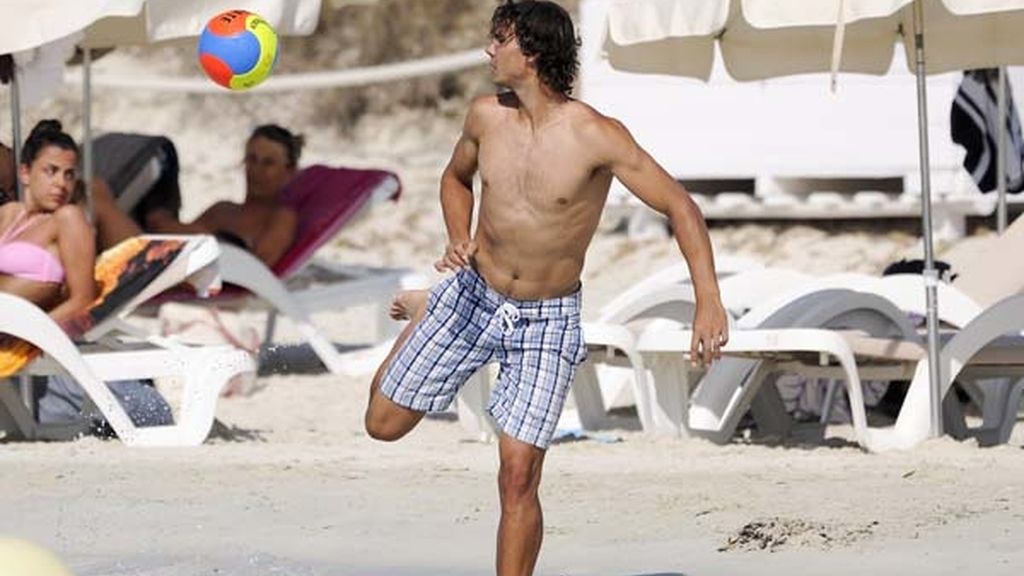 Rafa Nadal, el rey del balón de playa