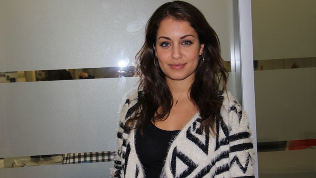 Hiba Abouk visita telecinco.es