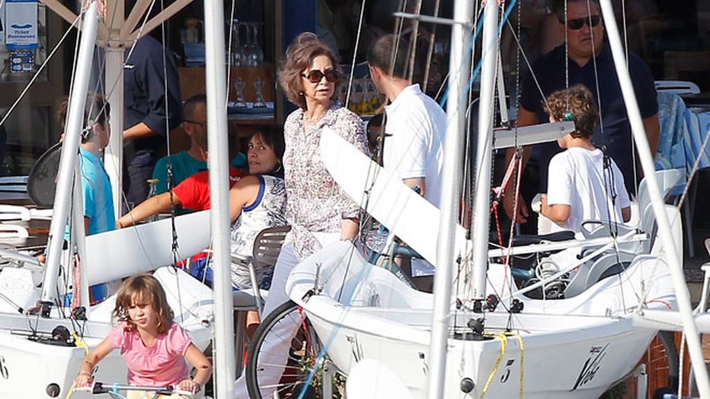 La Reina Sofía disfruta de sus nietos