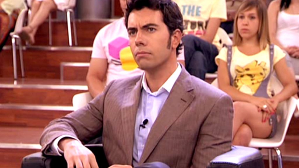 Un chico muy pensativo