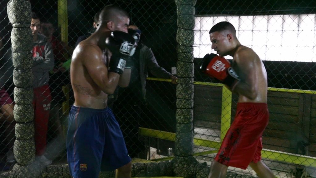 Javier García Roche: "El boxeo les ayuda a tener la cabeza despejada"