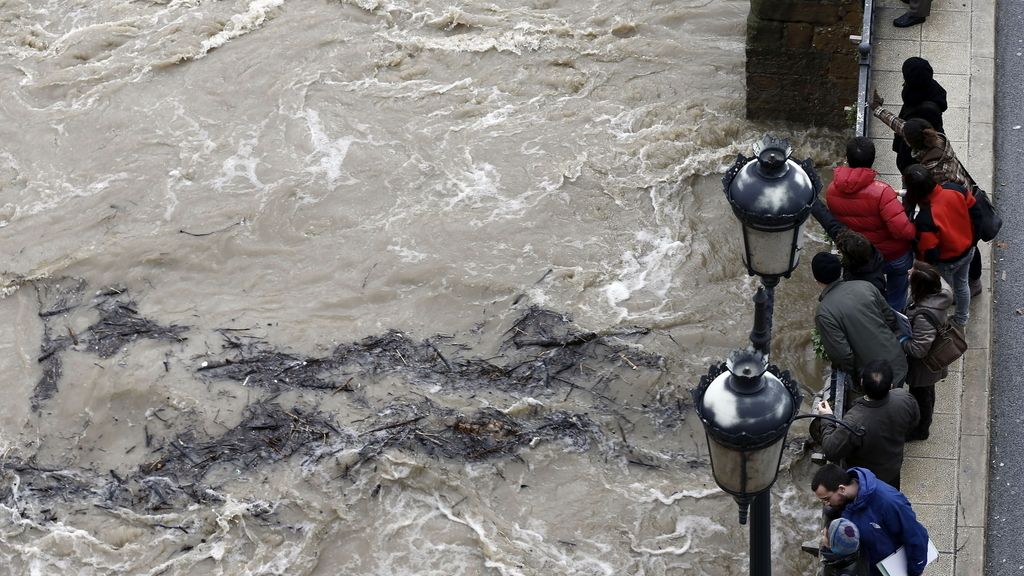 El temporal de viento y lluvia en la península, en imágenes