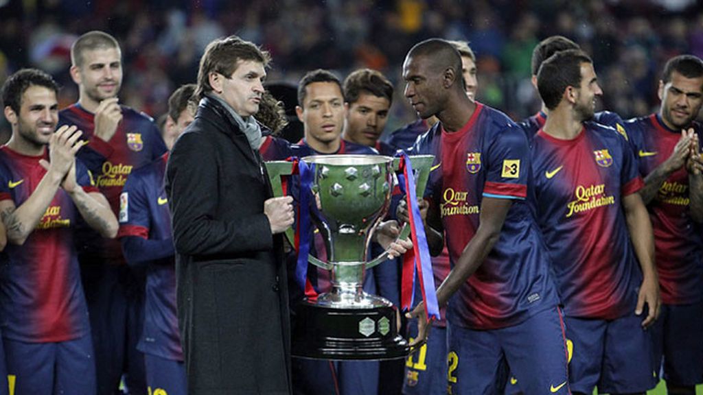 Tito y Abidal levantan la Liga