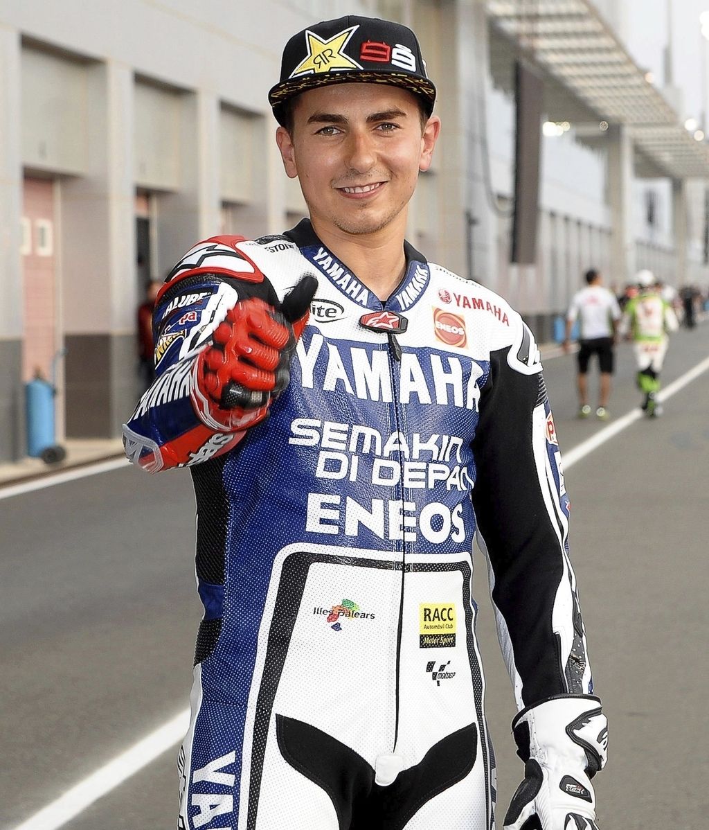 Jorge Lorenzo posa para los medios en Qatar
