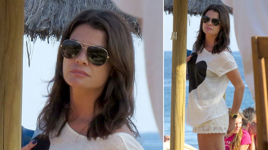 Elena Tablada se va de 'chupipandi' con su novio y sus amigas a las playas de Marbella