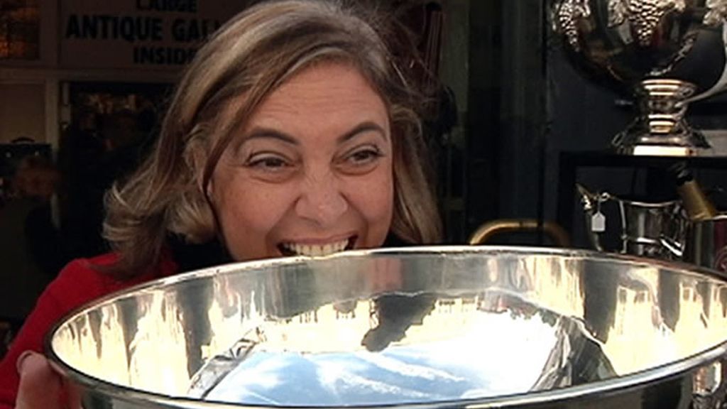 Mordiendo la mítica "ensaladera" de Wimbledon al estilo de Nadal