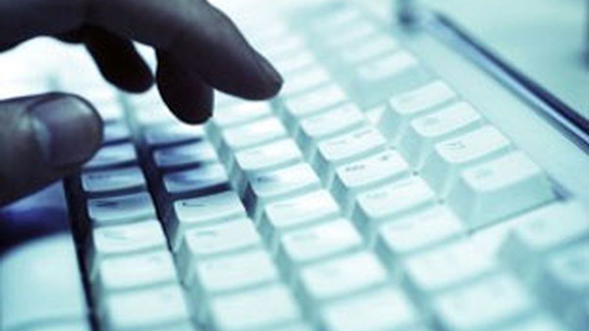 Un 'hacker' accedió a la base de datos de varias agencias estadounidenses robó información de trabajadores y las publicó en internet.