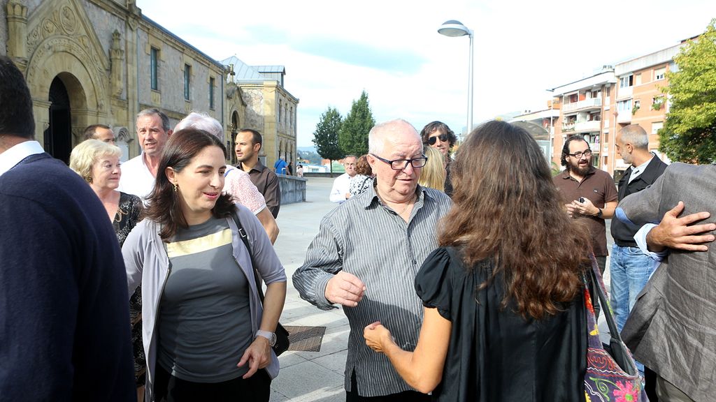 Sus compañeros de partido y amigos arropan a la familia