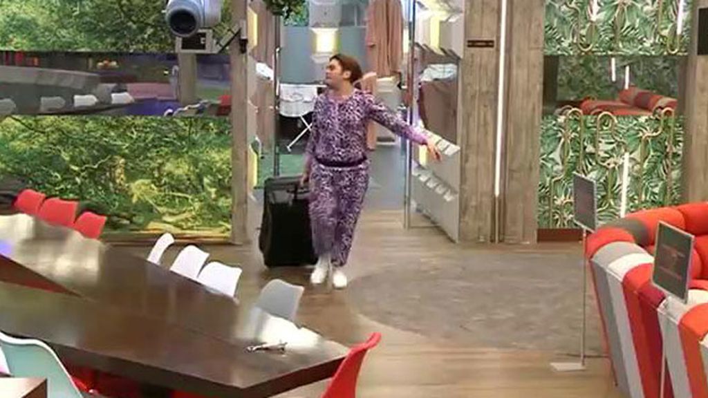 Liz, le avisa: "Déjame mitad de la cara fuera, tengo claustrofobia"