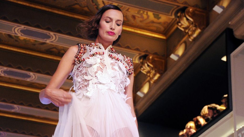 La top Nieves Álvarez fue, sin duda, la estrella del desfile