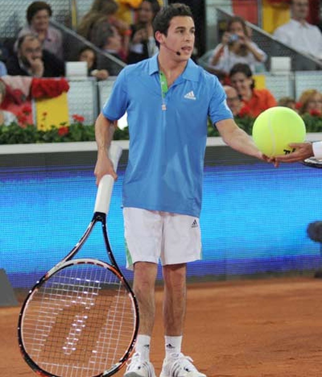 Miguel Ángel Silvestre y Mario Casas, tenistas solidarios