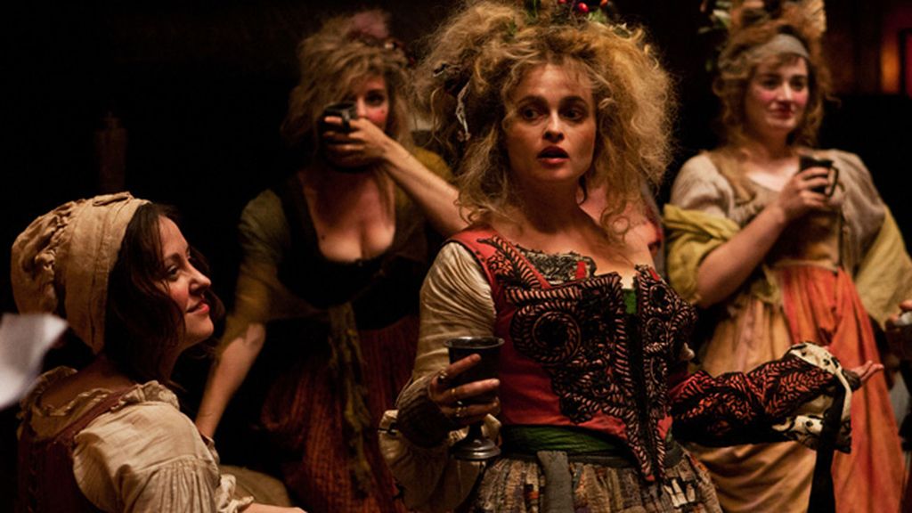 El corpiño que luce Helena Bonham Carter es un guiño sa la cultura española