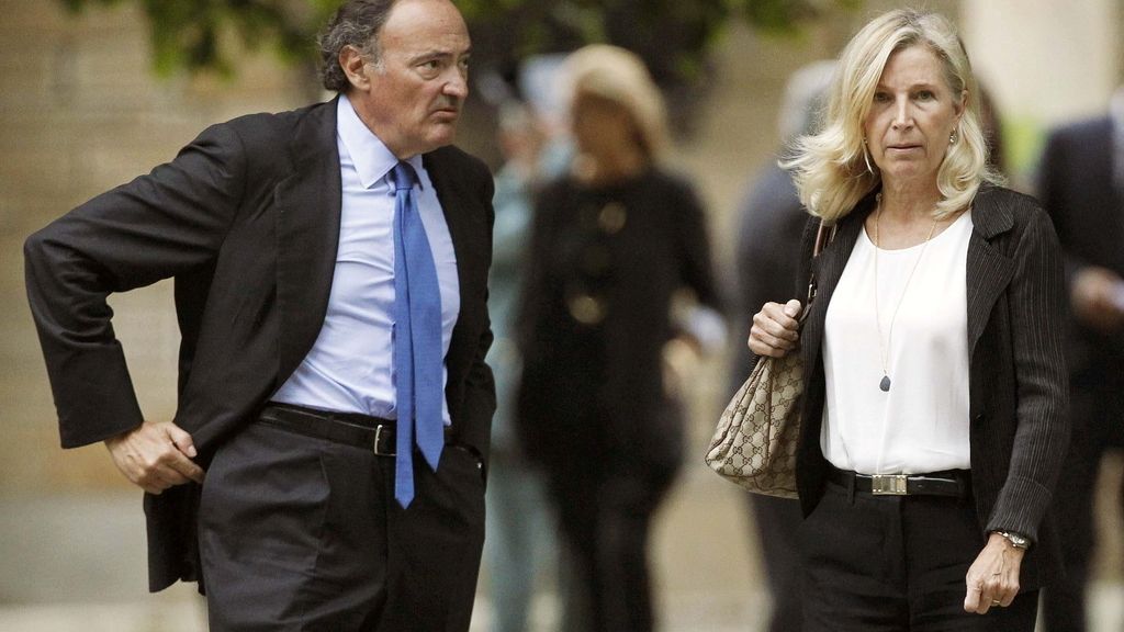 Personalidades de la política y de la economía despiden al banquero