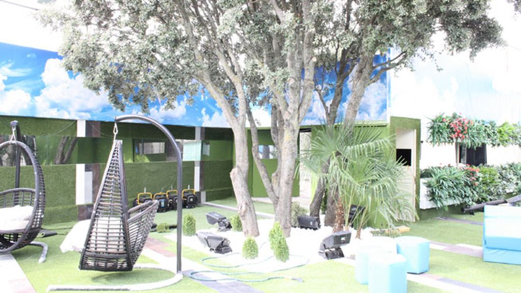 El salón, la amplia cocina, el cómodo jardín...