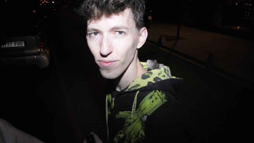 Roc Alemany y su curiosa mascota, una rata