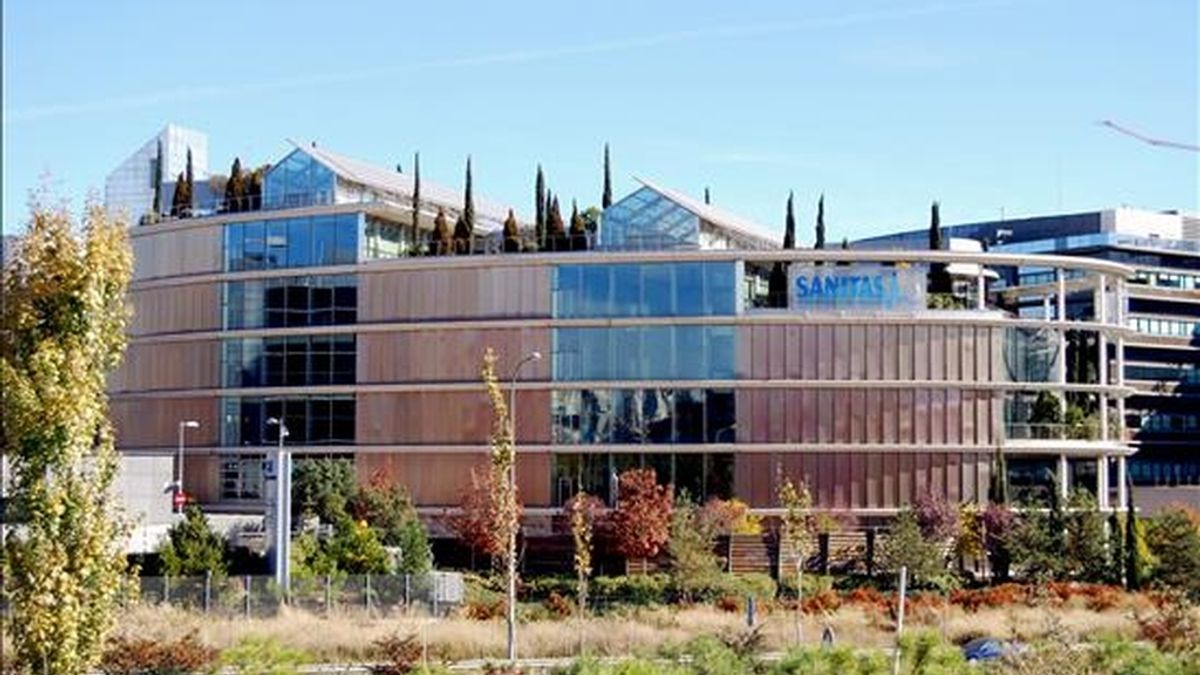 Edificio de la sede corporativa de SANITAS en el Parque Empresarial Juan Carlos I, de Madrid. EFE/Archivo