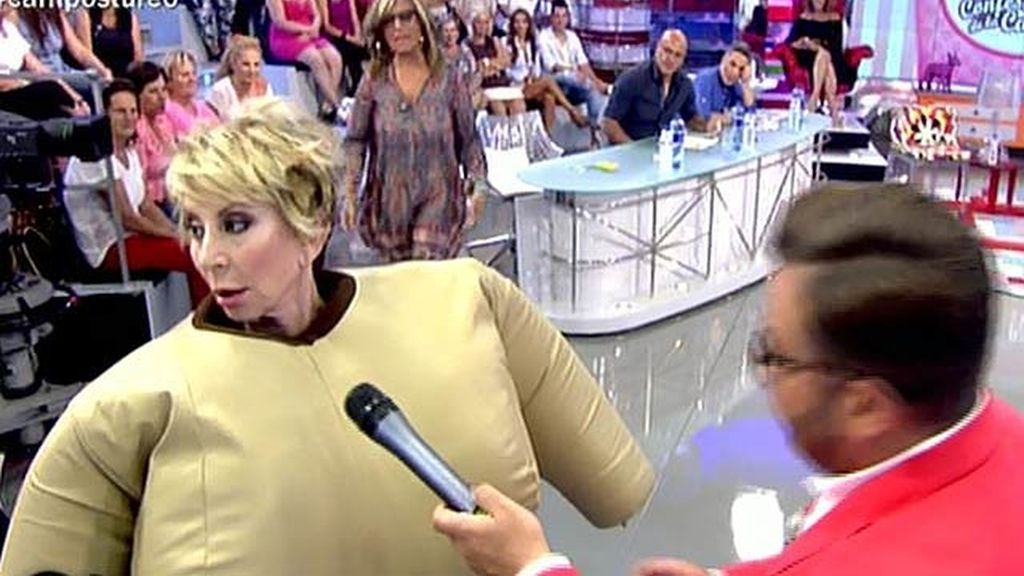 Agobiada y con ganas de quitarse el disfraz, así ha acabado la colaboradora