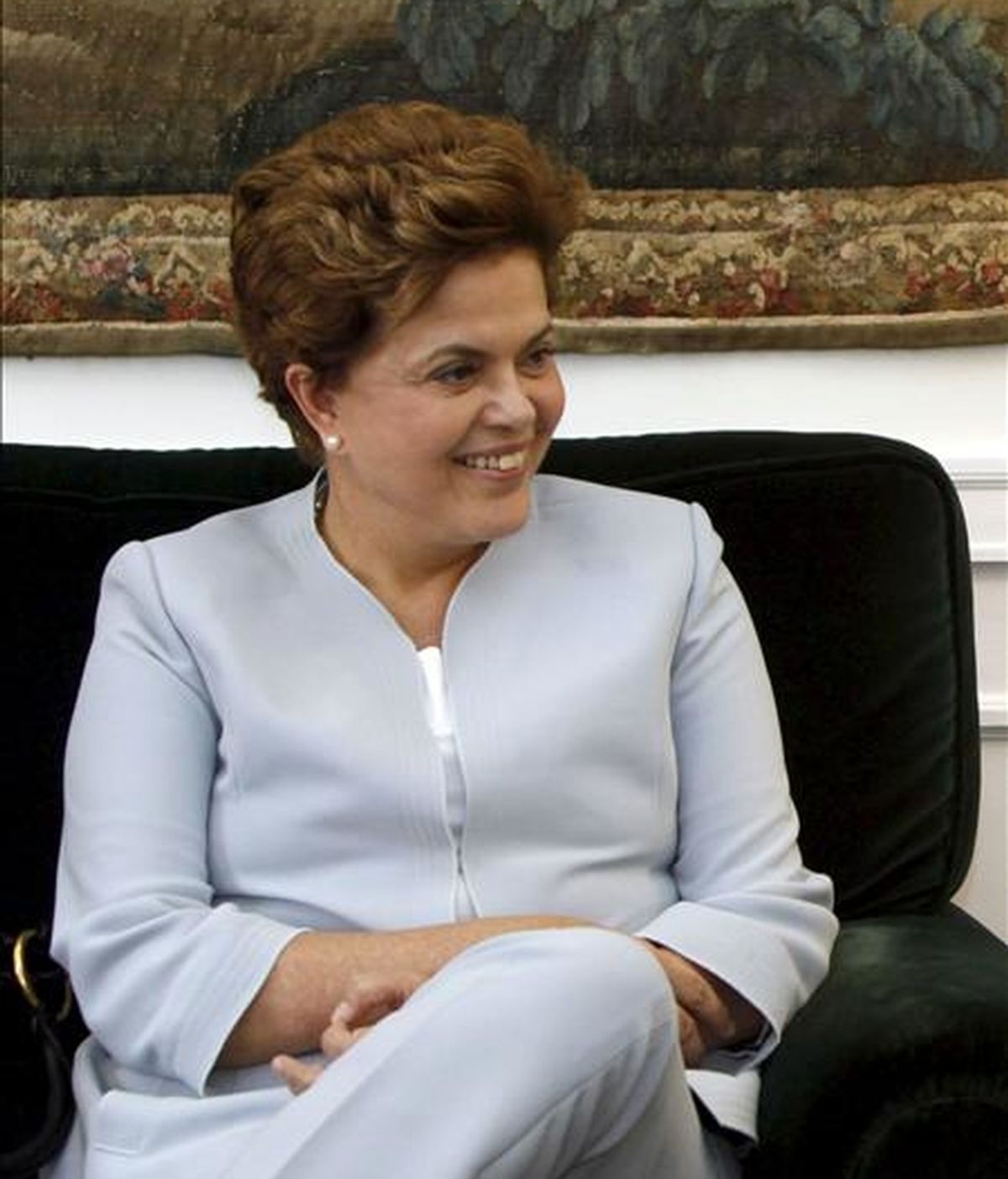 El sondeo, elaborado por la firma Sensus, muestra que Rousseff, apadrinada por el presidente Luiz Inácio Lula da Silva, tiene el 41,6% de las intenciones de voto, mientras que su principal rival, José Serra, del Partido de la Social Democracia Brasileña, alcanza el 31,6%. EFE/Archivo