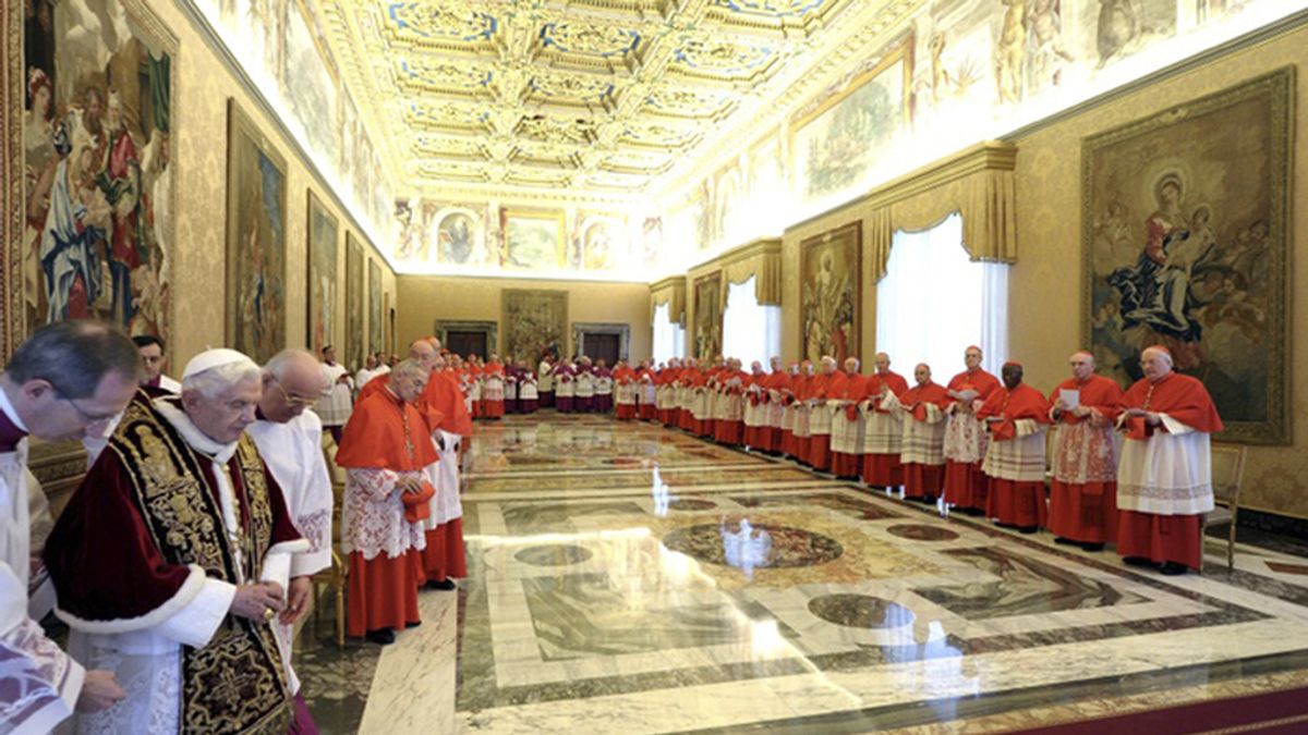 El Papa Benedicto XVI anuncia por sorpresa su renuncia al pontificado