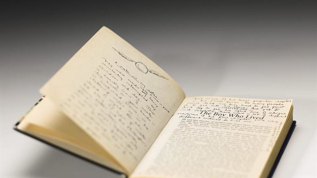 Una edición anotada por Rowling de Harry Potter, vendida por 228.083 dólares Una edición anotada por Rowling de Harry Potter, vendida por 228.083 dólares