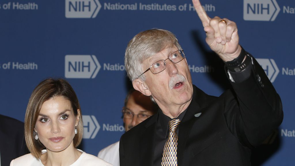 La reina en su visita al Instituto Nacional del Cáncer