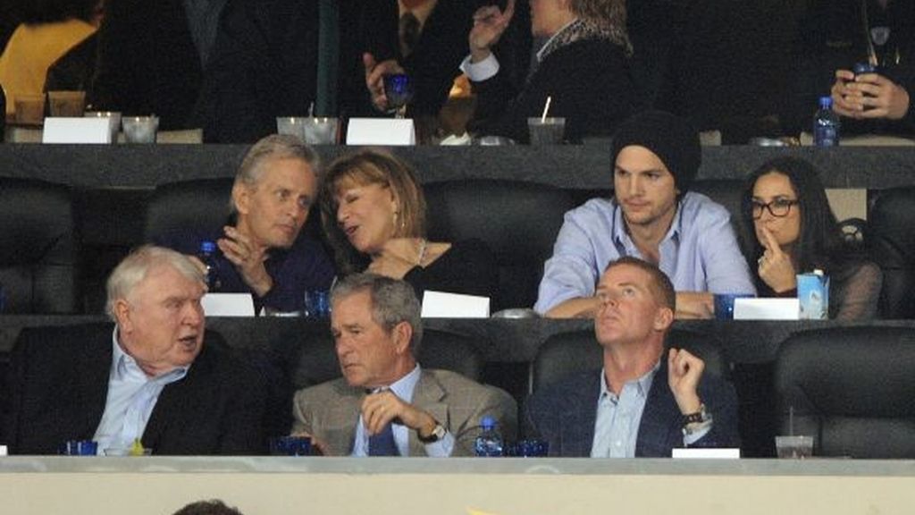 Michael Douglas, George W. Bush, Ashton Kutcher y Demi Moore
