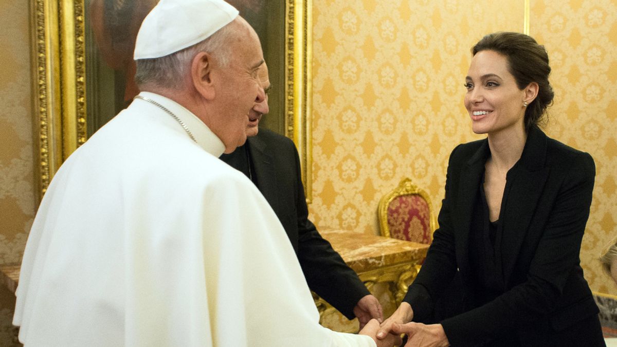 Angelina Jolie se encuenta con el Papa Francisco