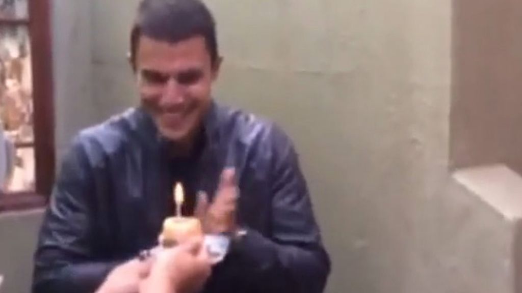 Alex González fue sorprendido en pleno rodaje por todo el equipo