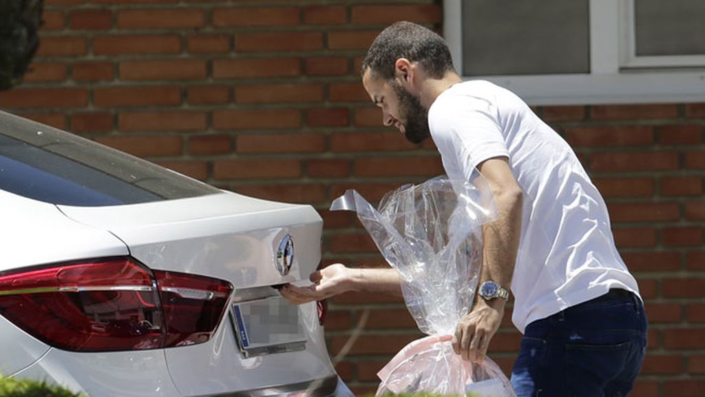 La pareja ha aparecido muy sonriente a la salida del hospital