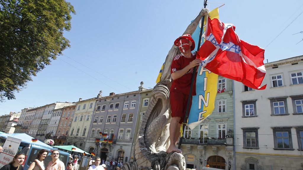 Fiesta del norte en las gradas de Lviv