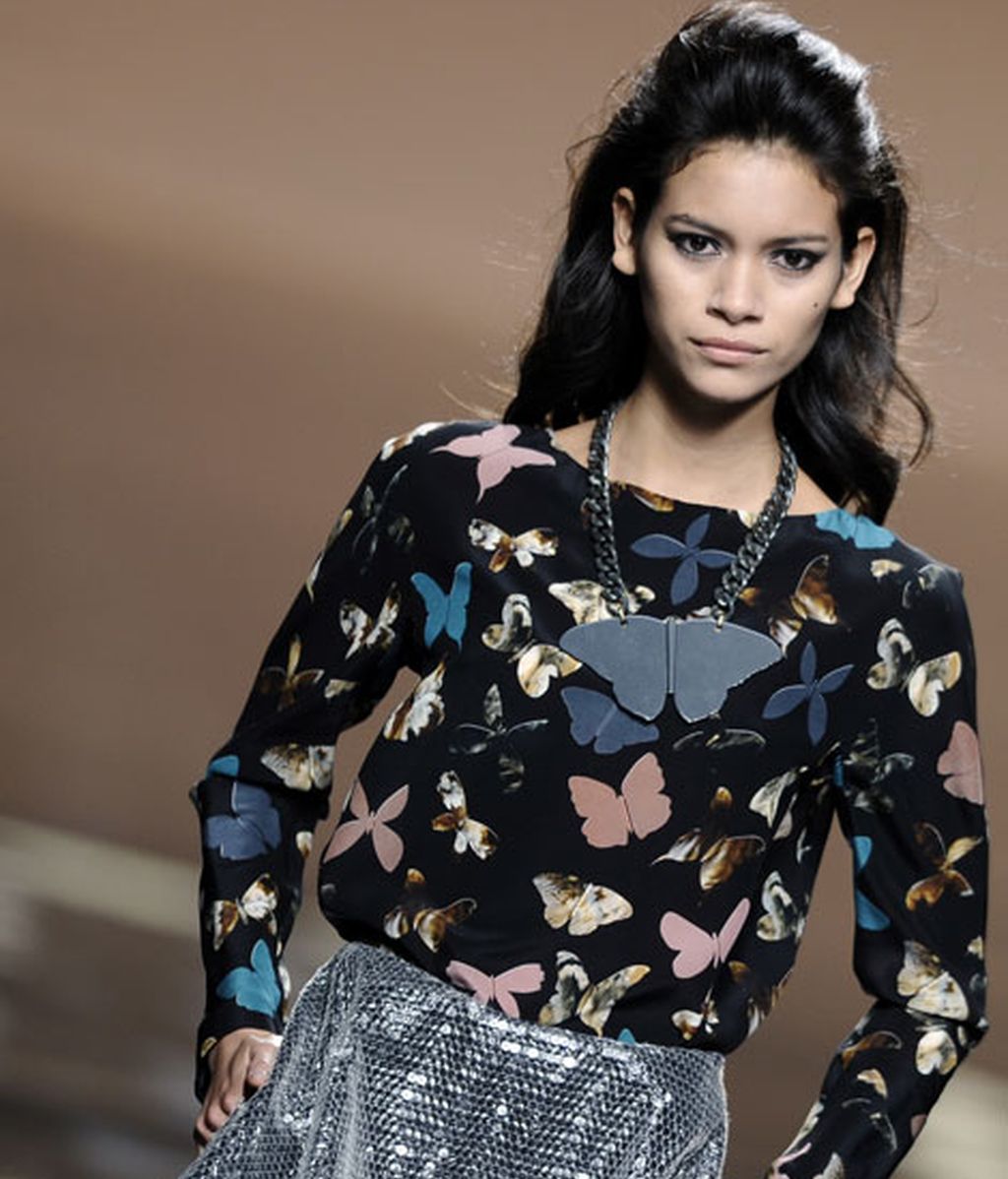 Ailanto: flores y mariposas en otoño