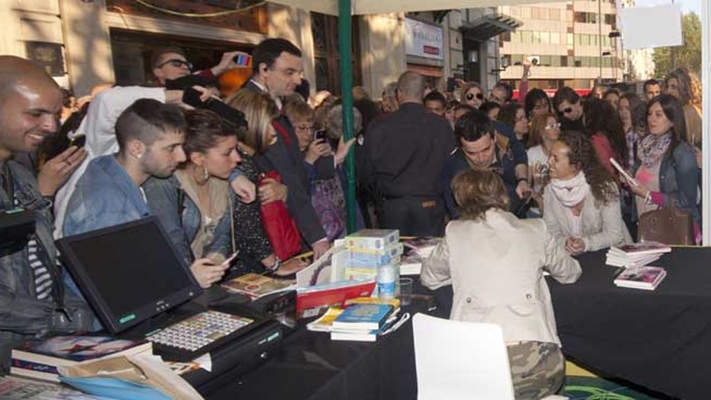 'Lo que me sale del bolo' triunfa en Sant Jordi