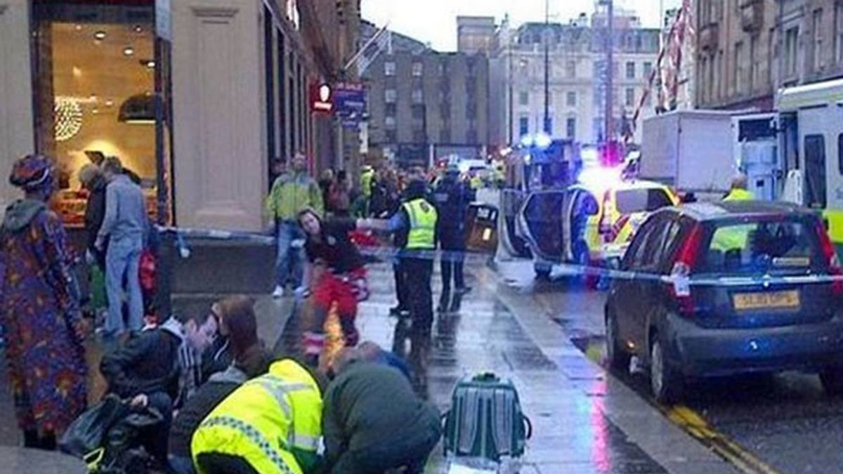 Seis muertos al ser arrollados por un camión de basura en el centro de Glasgow